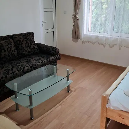Nyaraló вайлин